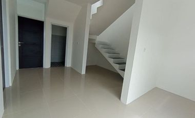 Cluster cantik rumah nuansa villa sejuk asri di PUSAT PENDIDIKAN