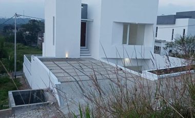 Cluster cantik rumah nuansa villa sejuk asri di PUSAT PENDIDIKAN