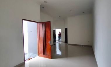 TERBARU! RUMAH DALAM PERUMAHAN DI KAWASAN RAMAI SEMANU