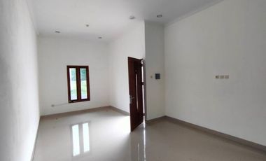TERBARU! RUMAH DALAM PERUMAHAN DI KAWASAN RAMAI SEMANU