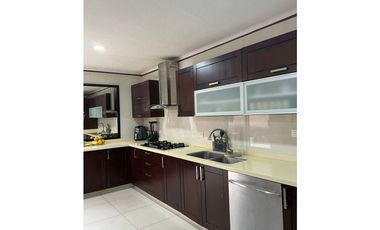 Encantadora casa con amplio terreno y paneles solares privada con vigilancia