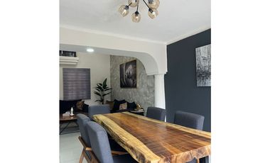 Encantadora casa con amplio terreno y paneles solares privada con vigilancia