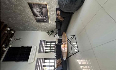 Encantadora casa con amplio terreno y paneles solares privada con vigilancia