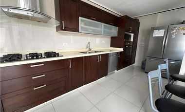 Encantadora casa con amplio terreno y paneles solares privada con vigilancia