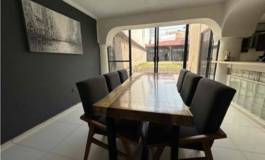 Encantadora casa con amplio terreno y paneles solares privada con vigilancia