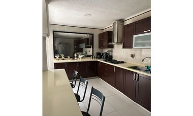 Encantadora casa con amplio terreno y paneles solares privada con vigilancia