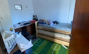 VENTA - CASA AMERICANA DE 3 AMBIENTES CON DEPARTARMENTO DE 3 AMBIENTES - HAEDO CENTRO
