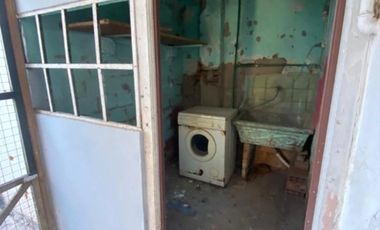 VENTA - CASA AMERICANA DE 3 AMBIENTES CON DEPARTARMENTO DE 3 AMBIENTES - HAEDO CENTRO