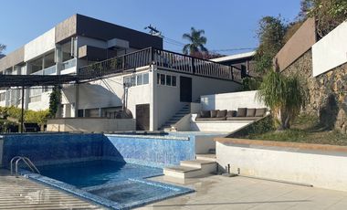 Por el colegio Marymount