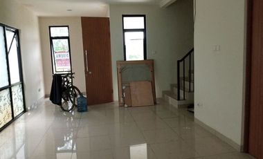 Disewakan Rumah Unfurnished 2lt Summer Bliss Lippo Cikarang Selatan