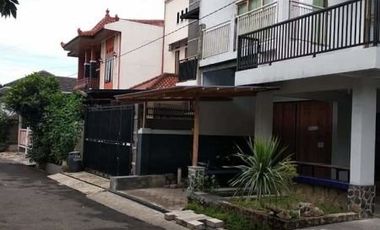HARGA MURAH ! Rumah Strategis Dekat Alun-Alun Cimahi