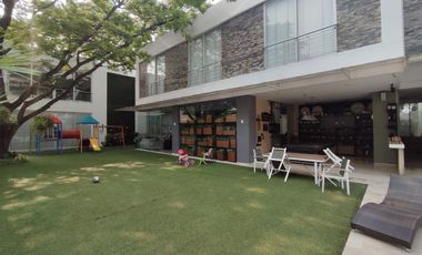 casa en venta en via bocono. Cod V28552