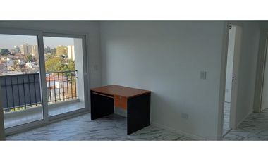 Cuatro ambientes, cocheras, luminoso