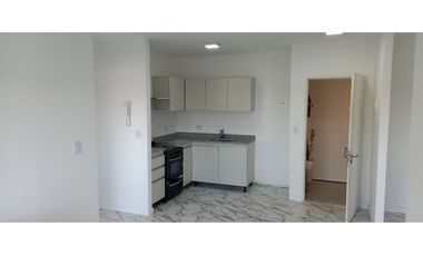 Cuatro ambientes, cocheras, luminoso