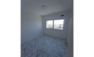 Cuatro ambientes, cocheras, luminoso