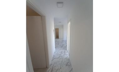 Cuatro ambientes, cocheras, luminoso