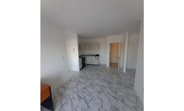 Cuatro ambientes, cocheras, luminoso