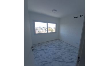 Cuatro ambientes, cocheras, luminoso