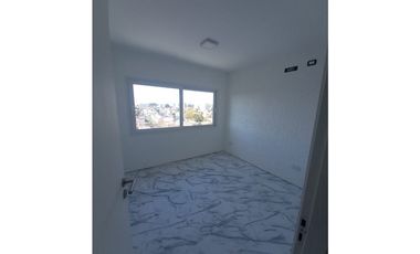 Cuatro ambientes, cocheras, luminoso