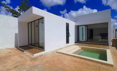 Casa en venta de una planta con amenidades en Cholul, Mérida