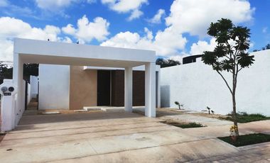 Casa en venta de una planta con amenidades en Cholul, Mérida