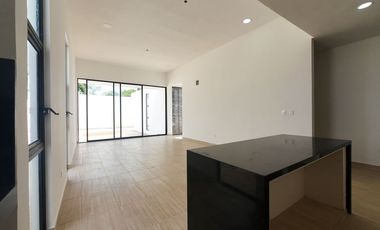 Casa en venta de una planta con amenidades en Cholul, Mérida