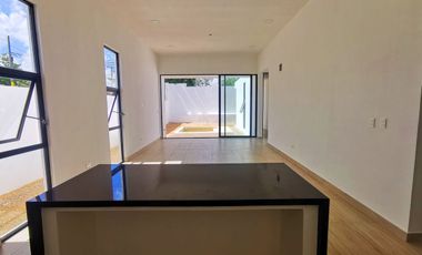 Casa en venta de una planta con amenidades en Cholul, Mérida