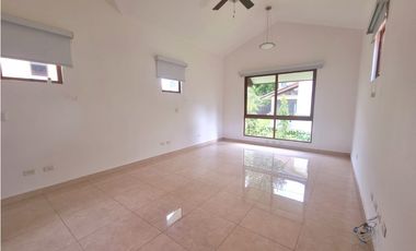 VENTA ALQUILER EN CLAYTON  SENDEROS DE CAMINO DE CRUCES MLD