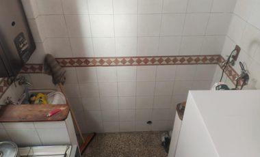 DEPARTAMENTO DE 2 AMBIENTES EN ALQUILER RAMOS MEJIA SUR.-
