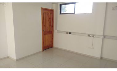 Arriendo oficina con baño privado en Los Andes