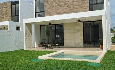 Casa en venta de 3 recámaras en privada con amenidades en Cholul