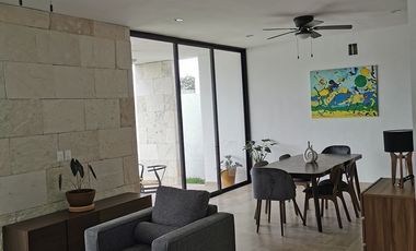 Casa en venta de 3 recámaras en privada con amenidades en Cholul
