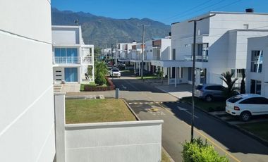 casa en arriendo en las mercedes. Cod A15861