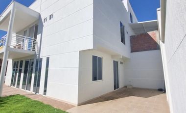 casa en arriendo en las mercedes. Cod A15861