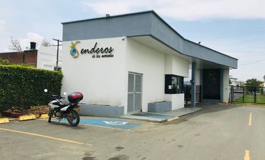 casa en arriendo en las mercedes. Cod A15861