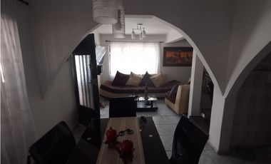 Venta Casa con Renta en Peralonso