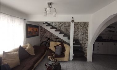 Venta Casa con Renta en Peralonso