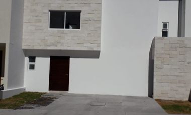 Preciosa Casa en Cañadas del Lago, 3 Recámaras, Estudio, 3 Baños, Jardín, 4 Baño