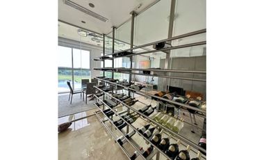 SE VENDE LUJOSO APARTAMENTO EN SANTA MARIA