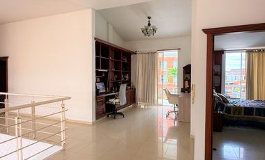 casa en venta en las mercedes. Cod V9161834