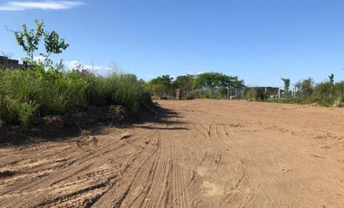Unico lote comercial con posible destino gastronomico sobre Avda. Santa Maria, venta o alquiler