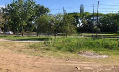 Unico lote comercial con posible destino gastronomico sobre Avda. Santa Maria, venta o alquiler