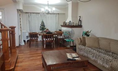 Chalet de 4 dormitorios y cochera en centro Lanus Oeste