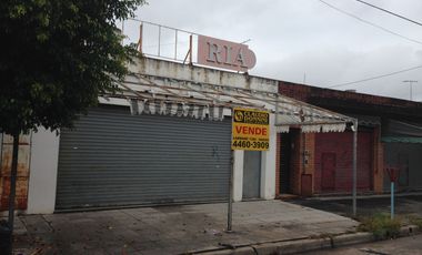 Excelente local instalado para carniceria con camara frigorifica!!!