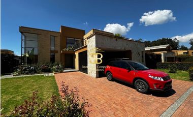 Se vende hermosa casa en Cajica con Club House