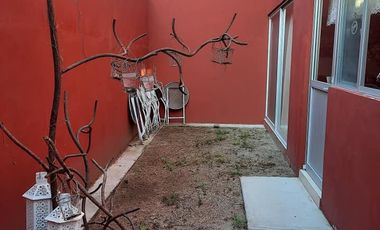 Se vende casa, con pequeño jardín, San Miguel de Allende