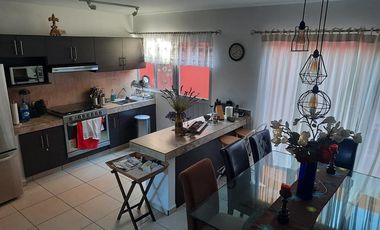 Se vende casa, con pequeño jardín, San Miguel de Allende