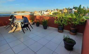 Se vende casa, con pequeño jardín, San Miguel de Allende