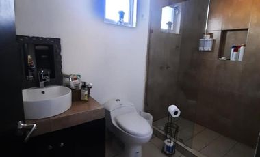 Se vende casa, con pequeño jardín, San Miguel de Allende