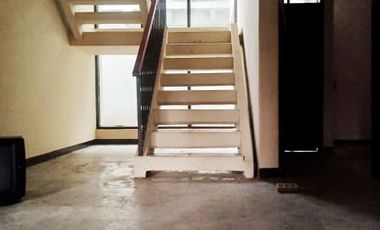 Di Sewakan Rumah Besar 4 Kamar Cocok Untuk Kantor di Jl. Kembar Baru Bandung